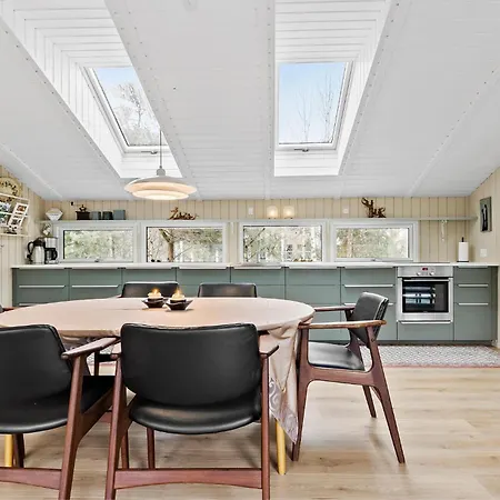 Hébergement de vacances 3 Bedroom Amazing In Aakirkeby