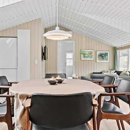 3 Bedroom Amazing In Aakirkeby Vester Sømarken
