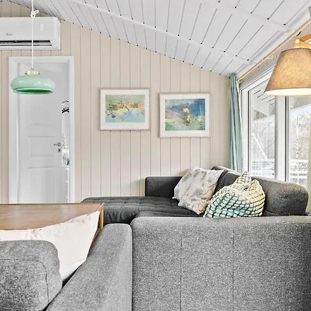 Hébergement de vacances 3 Bedroom Amazing In Aakirkeby