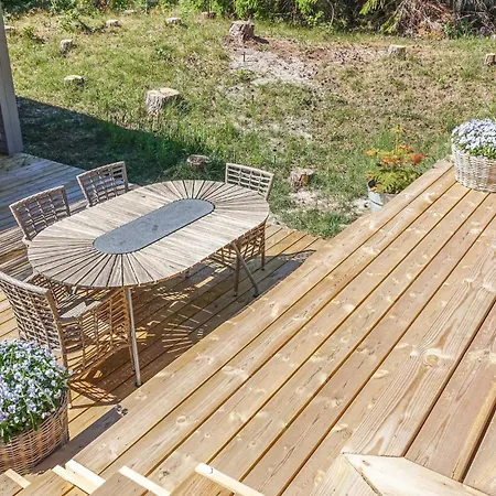 3 Bedroom Amazing In Aakirkeby *