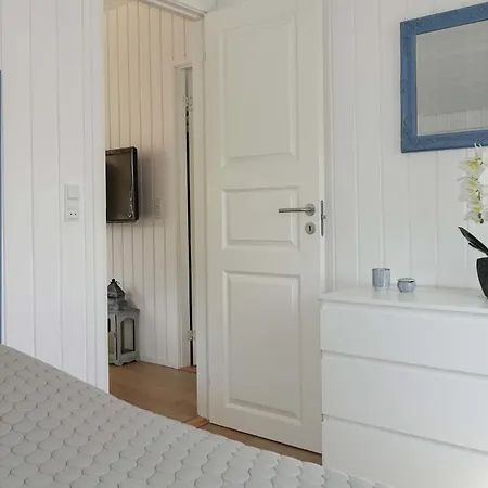 3 Bedroom Amazing In Aakirkeby Vester Somarken