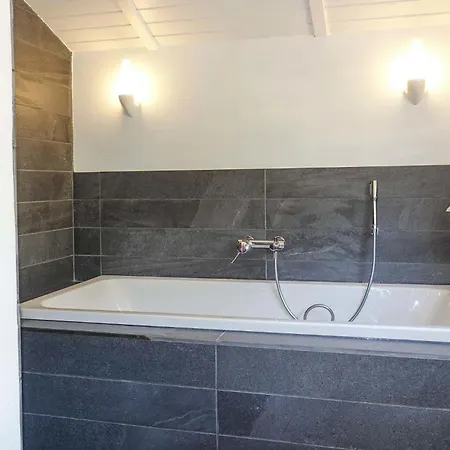 3 Bedroom Amazing In Aakirkeby 別荘 Vester Sømarken