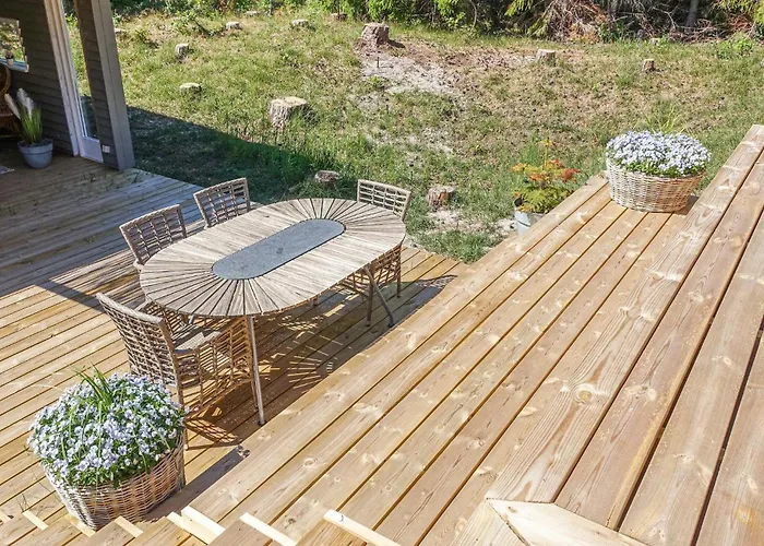 3 Bedroom Amazing In Aakirkeby *